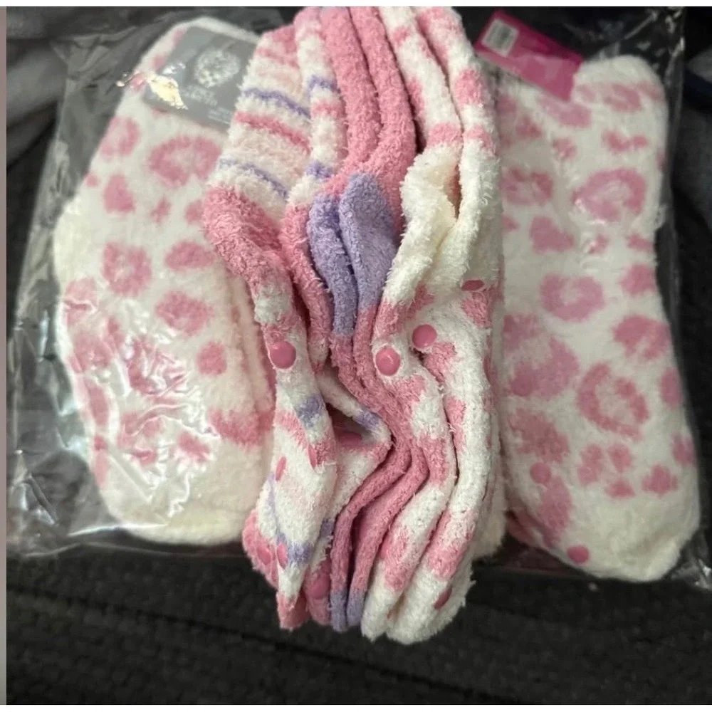 NWT 9‎ Pairs Fuzzy Slipper Socks Vince Camuto Non Slip 9 PAIRS